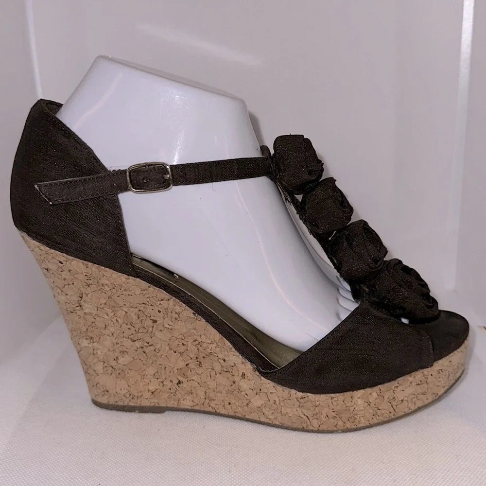 Steve Madden Brown Fabric and Cork Wedges with Rosettes Size 8 - GUC